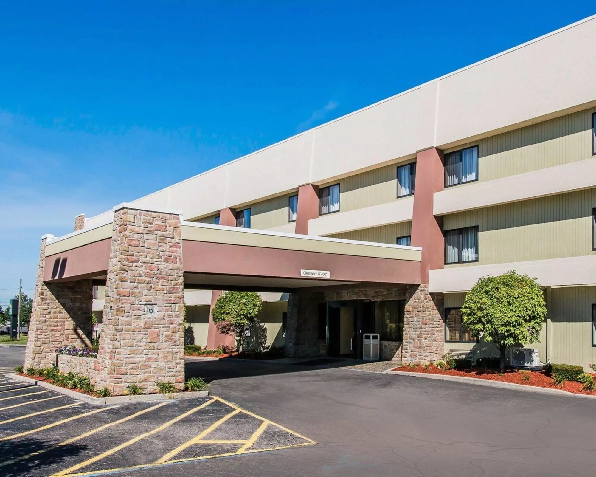 Quality Inn & Suites Warren - Detroit - Primary Image