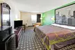 Super 8 by Wyndham Baytown / I-10 - Second Medium