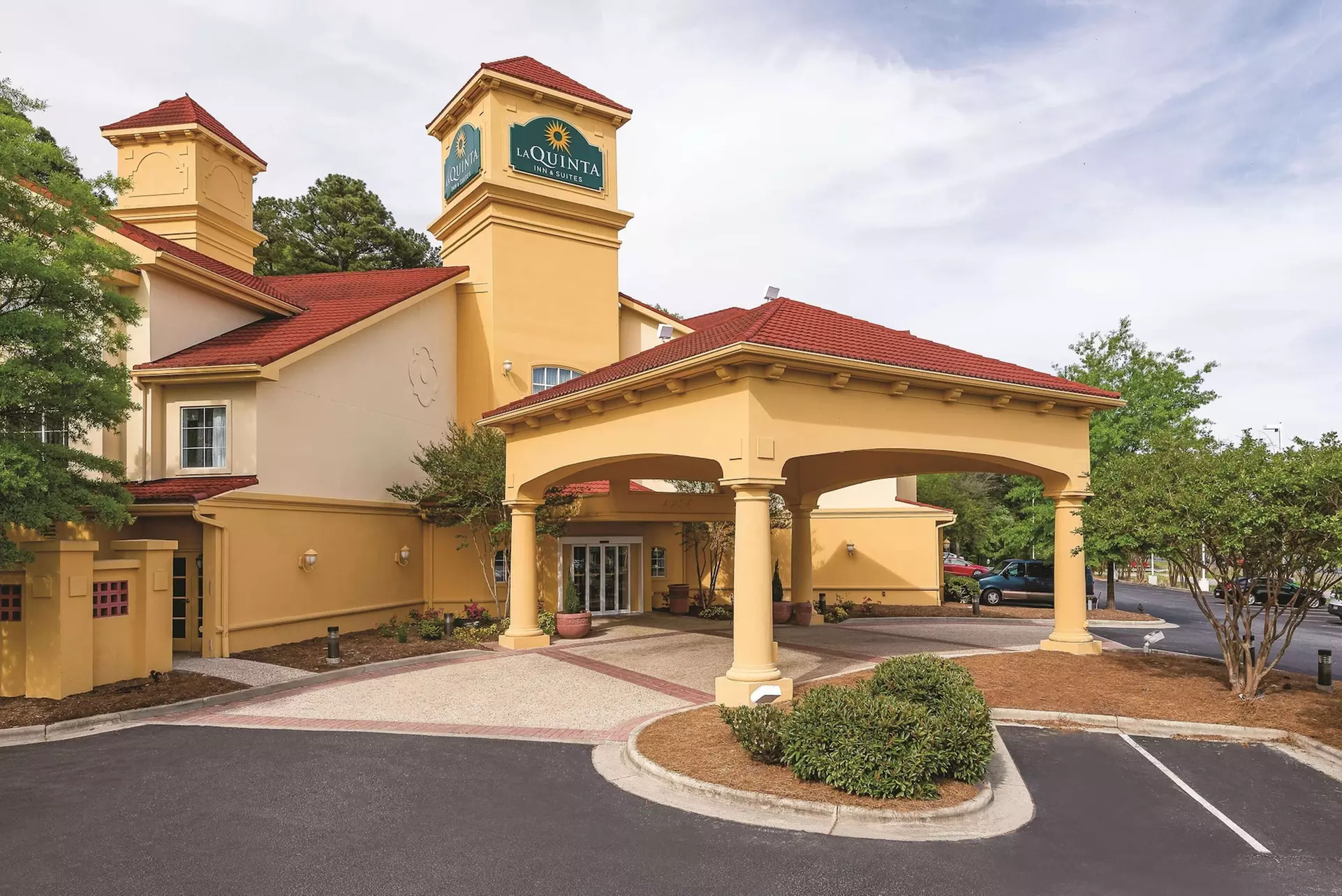 La Quinta Inn & Suites by Wyndham Univ Area Chapel Hill - Primary Image