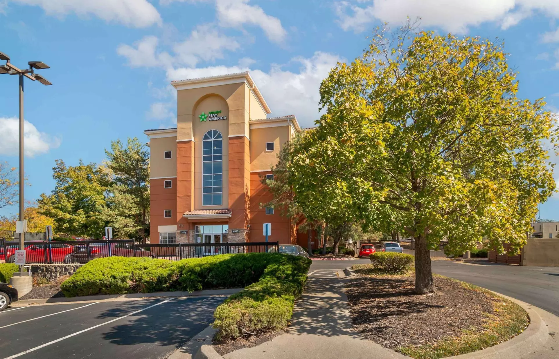 Extended Stay America Suites Kansas City Country Club Plaza - Primary Image