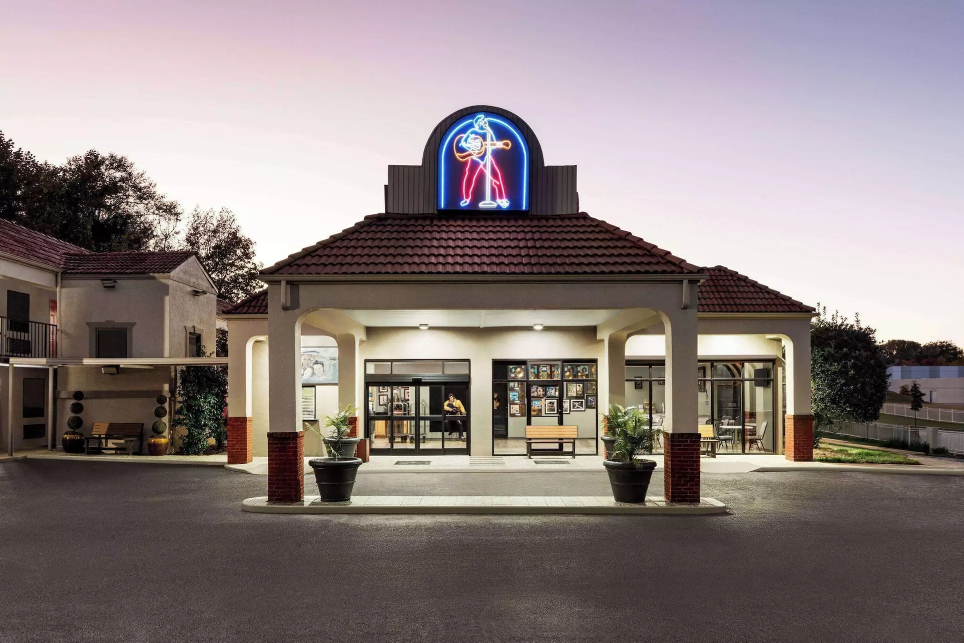Days Inn by Wyndham Memphis at Graceland - Primary Image