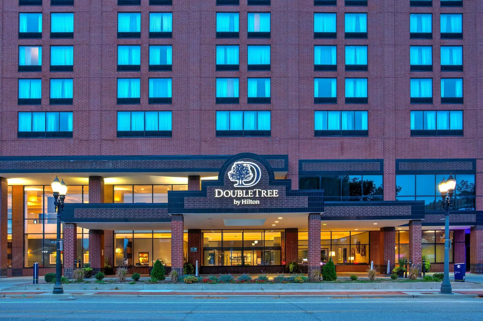 DoubleTree by Hilton Lansing - Primary Image