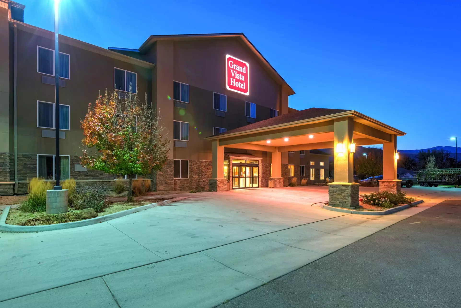 Grand Vista Hotel Parachute - Primary Image