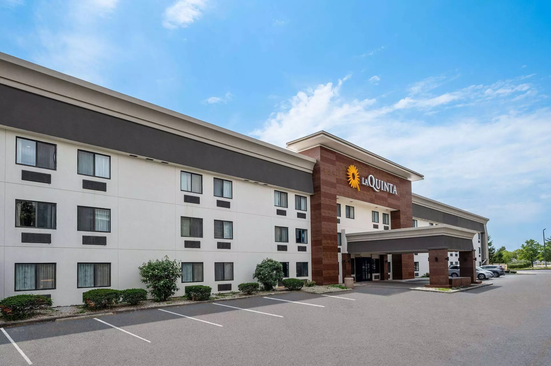 La Quinta Inn by Wyndham Indianapolis Airport Executive Dr - Primary Image