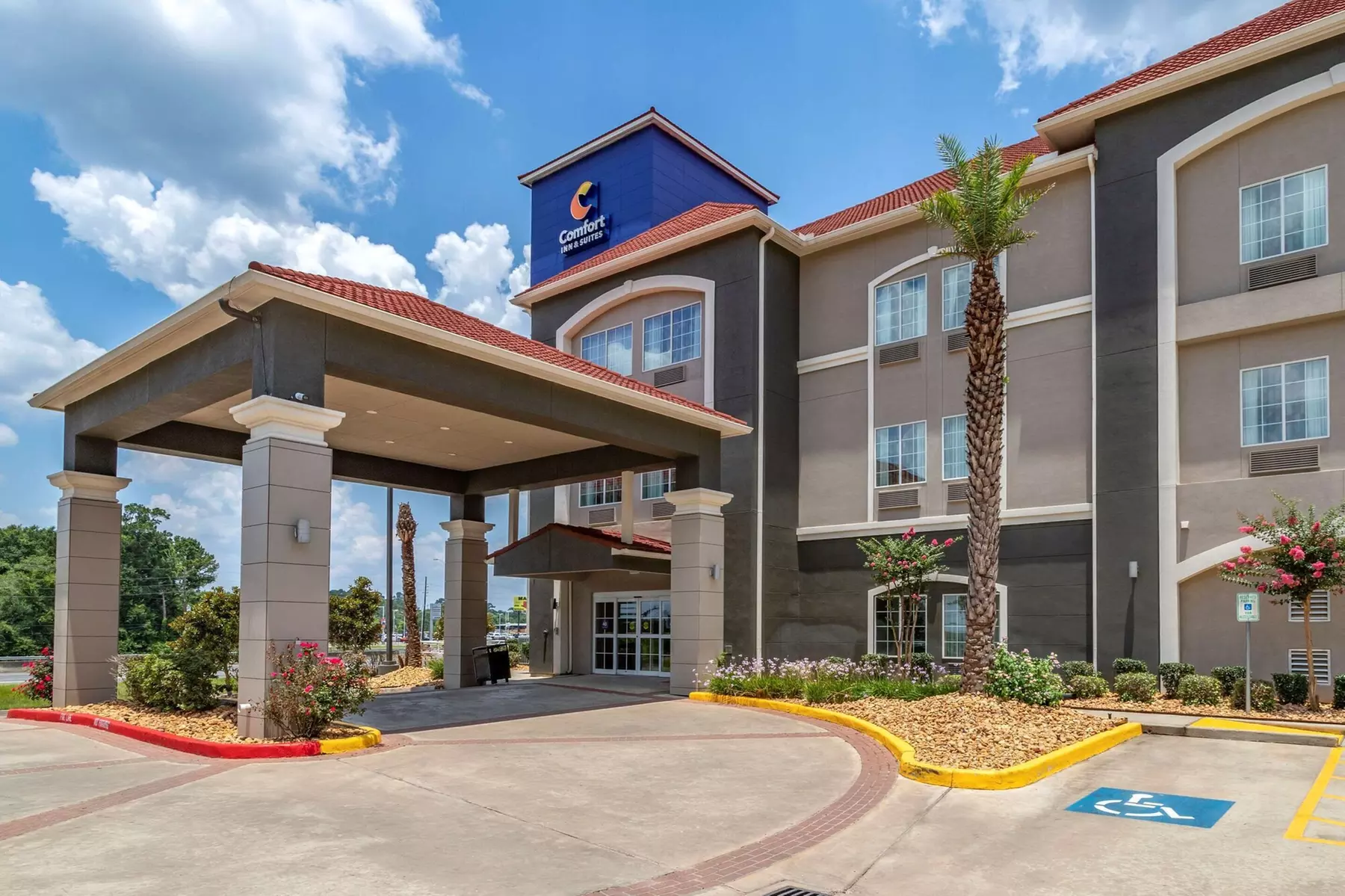 Comfort Inn & Suites Cleveland TX - Primary Image