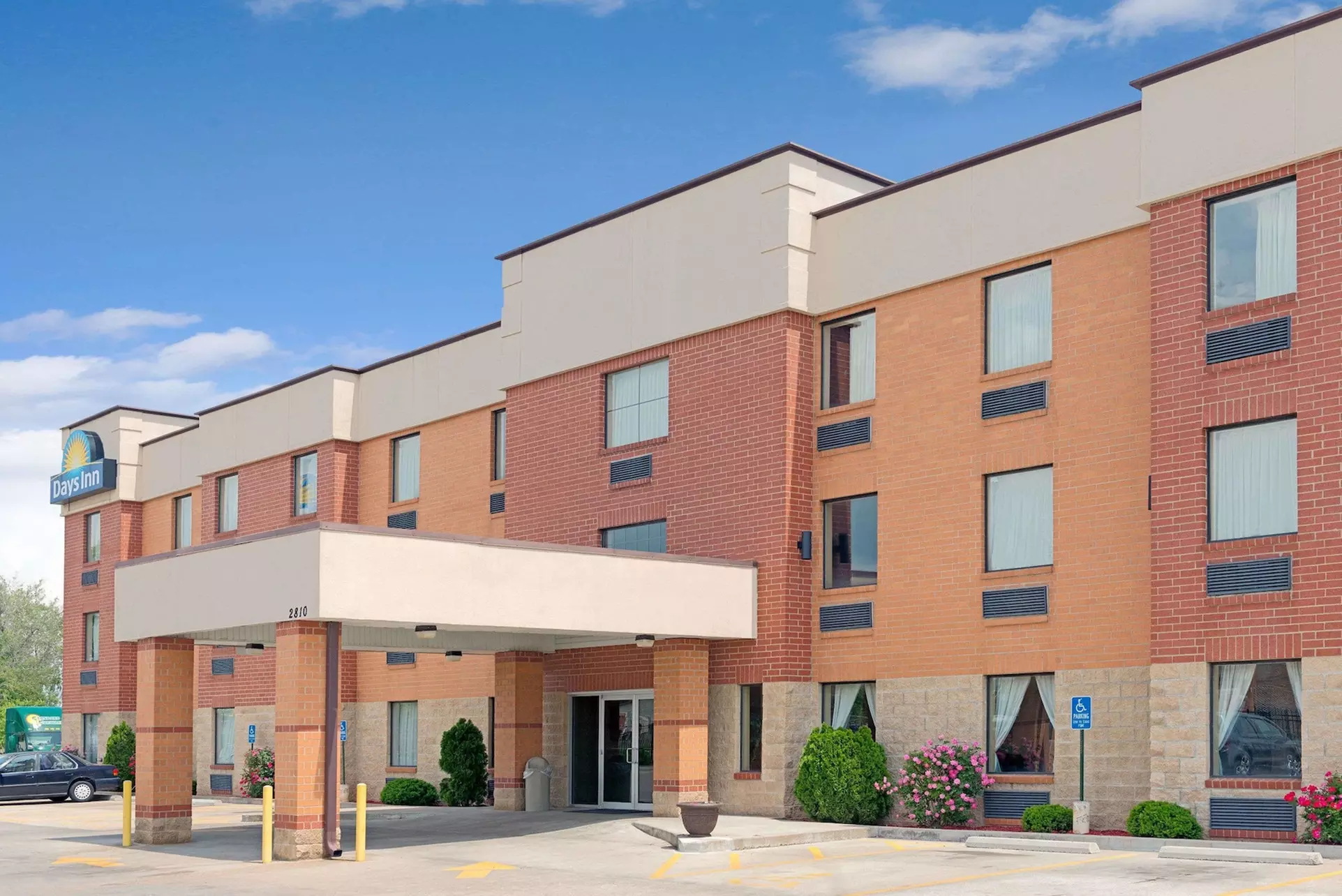 Days Inn by Wyndham Downtown St. Louis - Primary Image