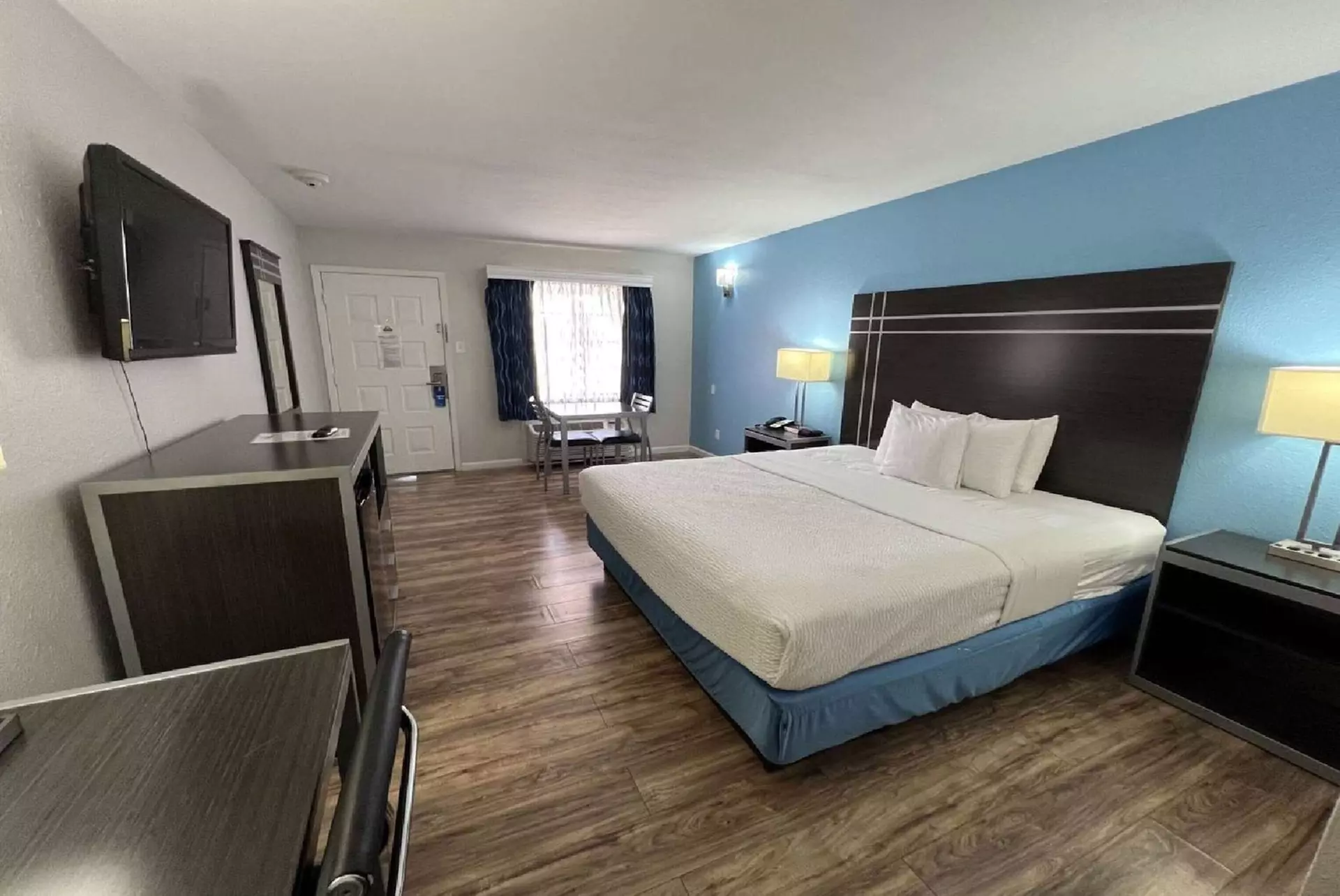 Days Inn by Wyndham Orange - Primary Image