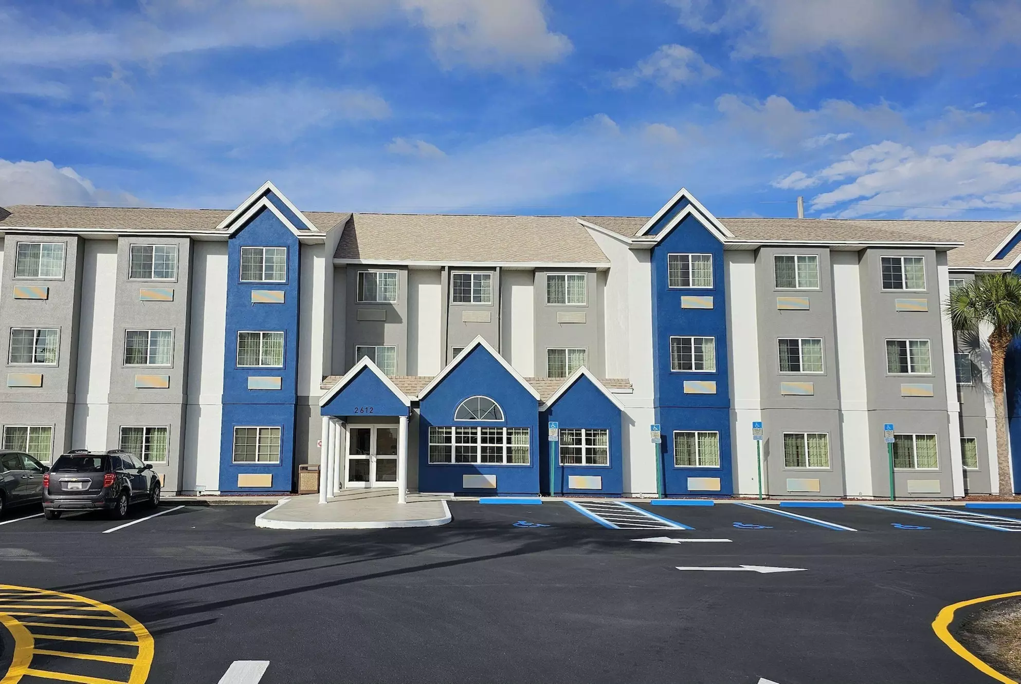 Microtel Inn & Suites by Wyndham Bushnell - Primary Image
