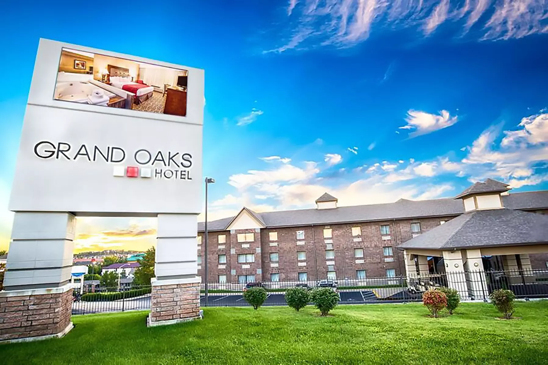 Grand Oaks Hotel - Primary Image