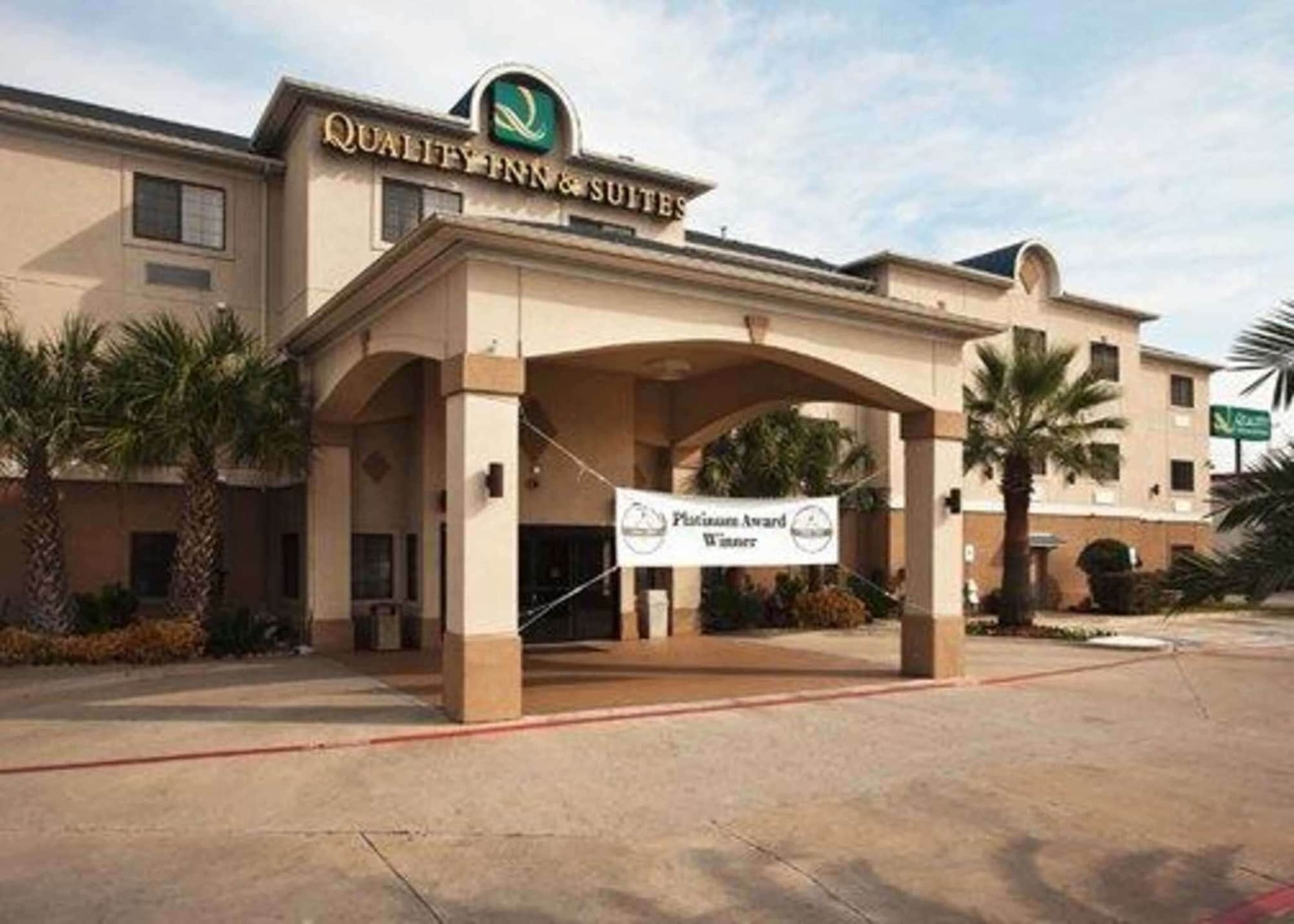 Quality Inn & Suites, Near University