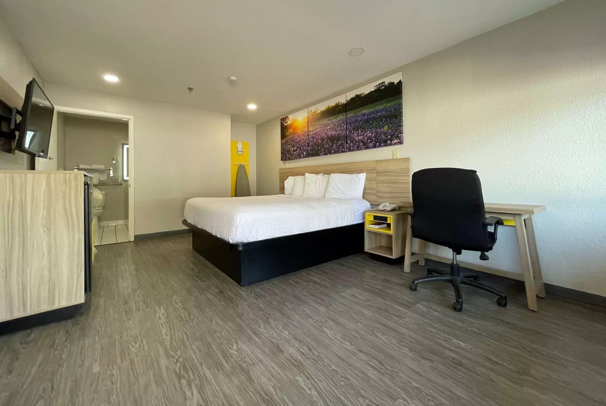 Days Inn by Wyndham Near Seaworld San Antonio - Primary Image