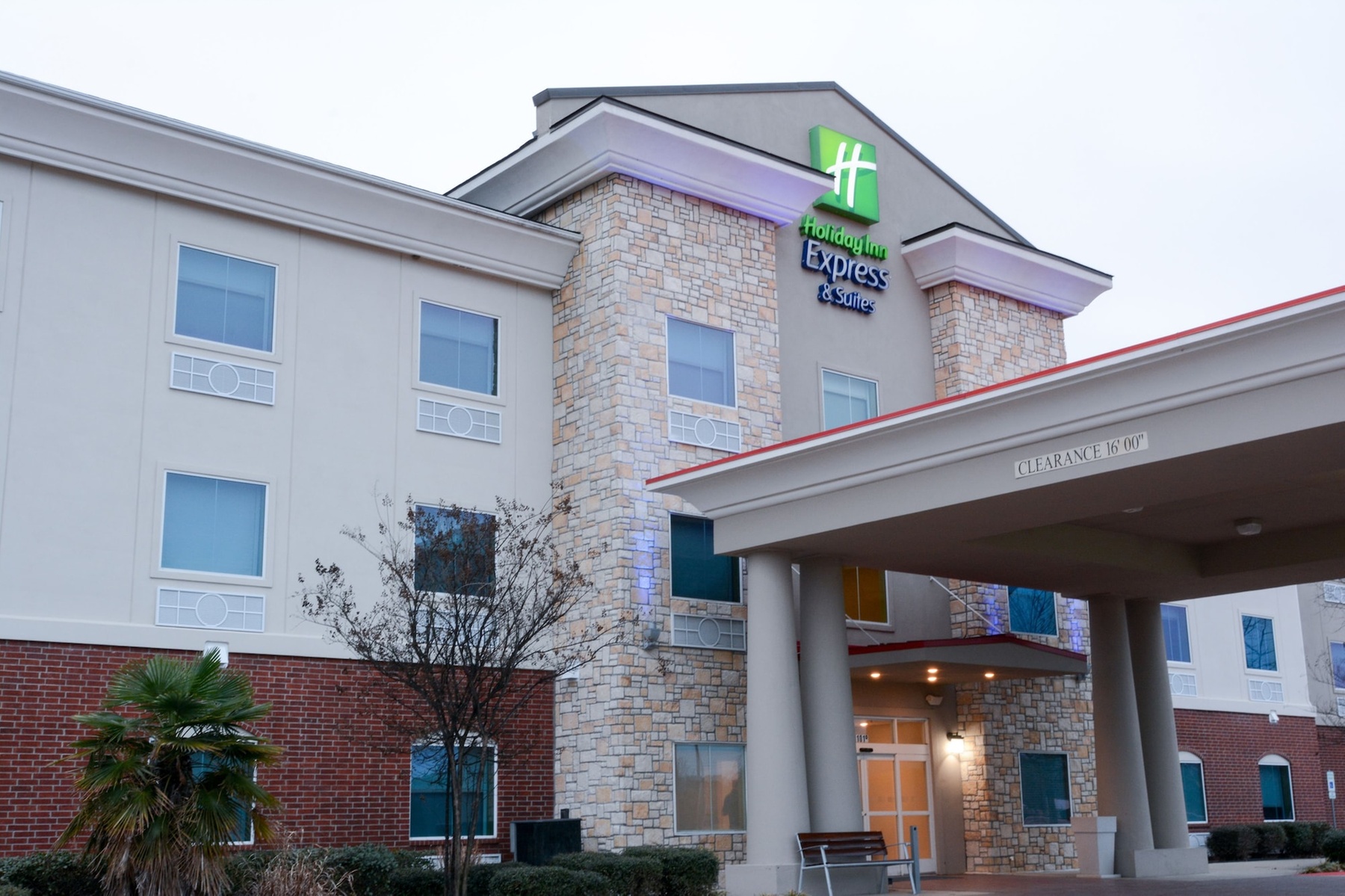 Holiday Inn Express & Suites New Boston by IHG
