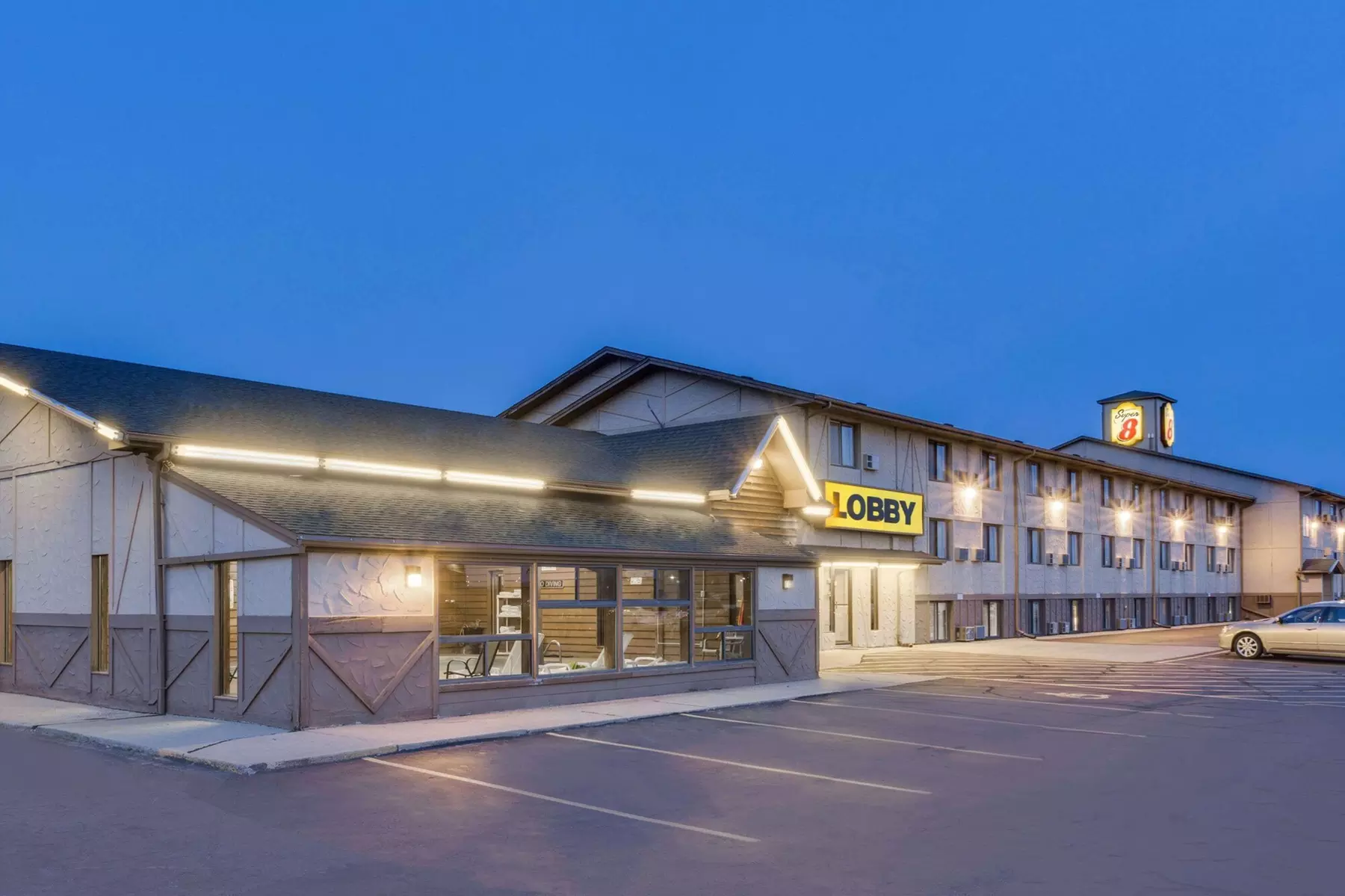 Super 8 by Wyndham Mitchell - Primary Image