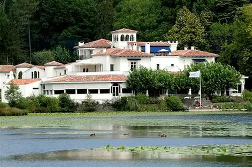 Brindos, Lac & Château - Primary Image