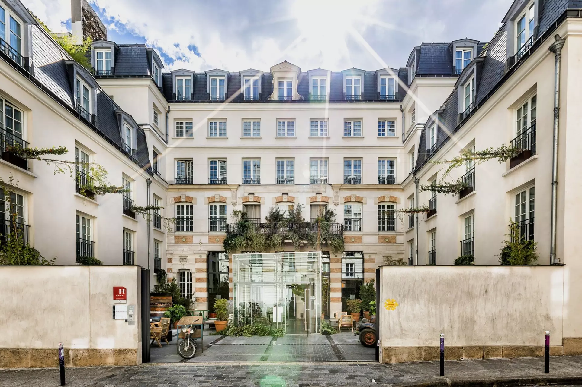Kube Hotel Paris - Primary Image