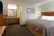 Howard Johnson by Wyndham Washington DC - Second Medium