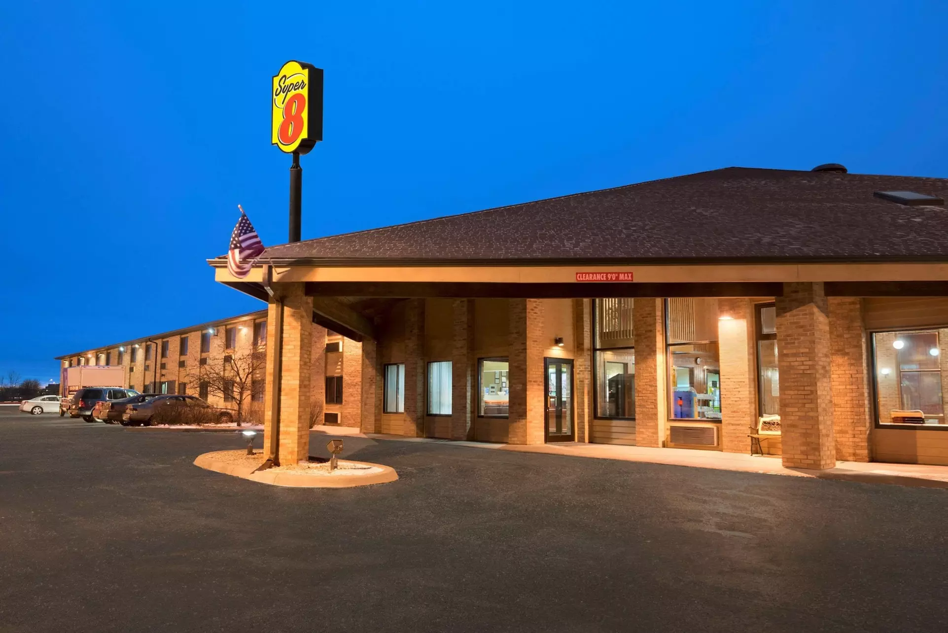 Super 8 by Wyndham Green Bay I-43 Bus. Park - Primary Image
