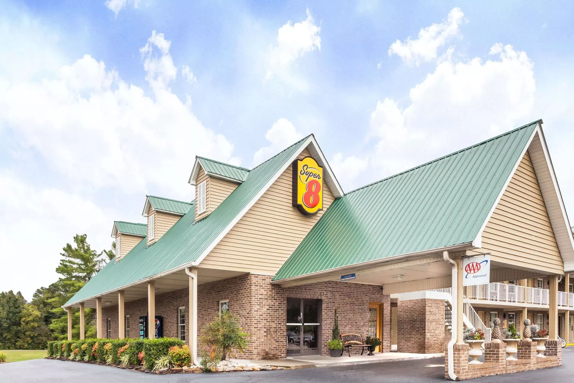 Super 8 by Wyndham Kingston - Primary Image