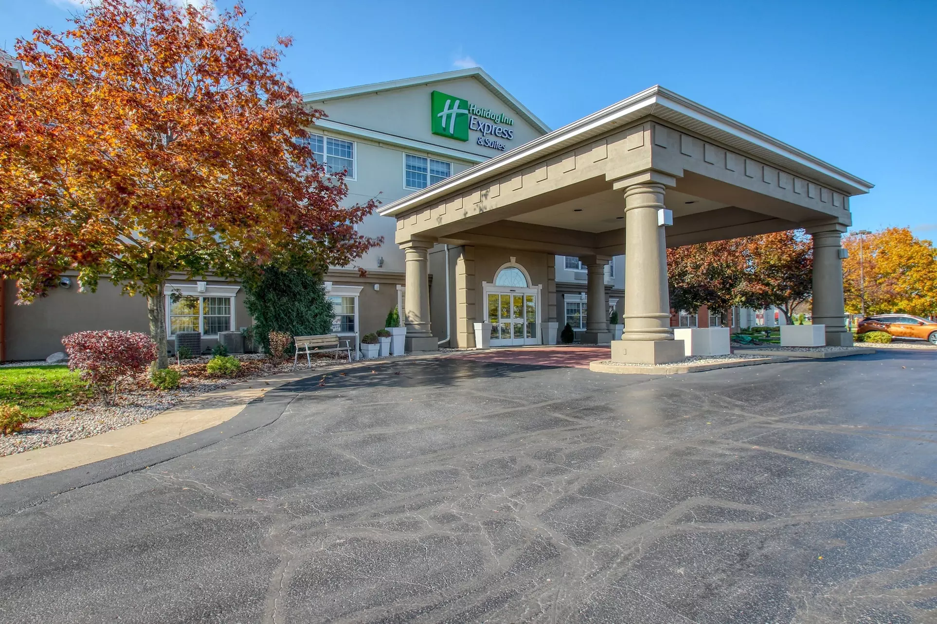 Holiday Inn Express Hotel & Suites Oshkosh by IHG - Primary Image