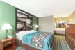 Super 8 by Wyndham Greencastle - Second Medium