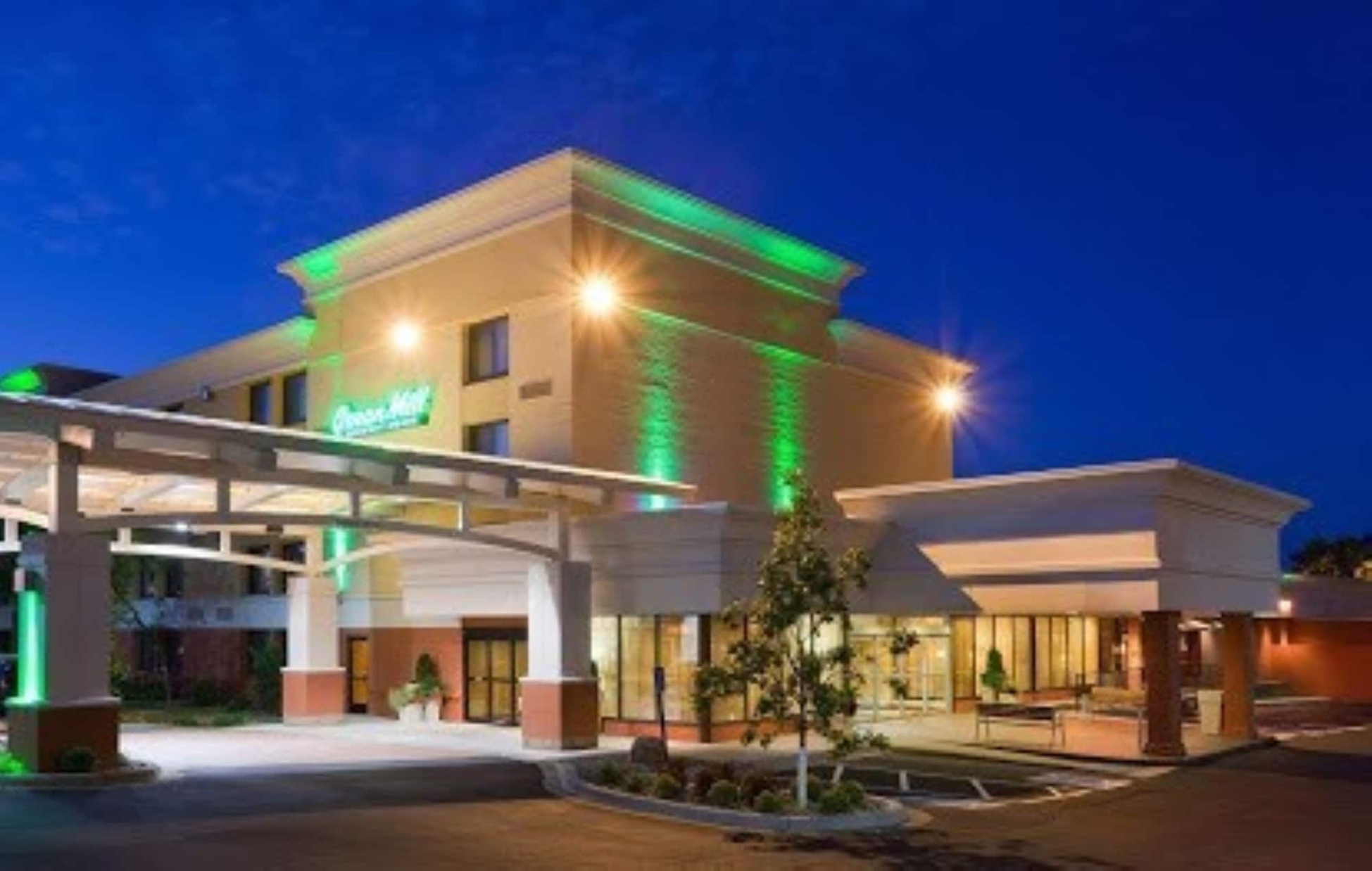 Holiday Inn Bloomington Airport South Mall Area by IHG