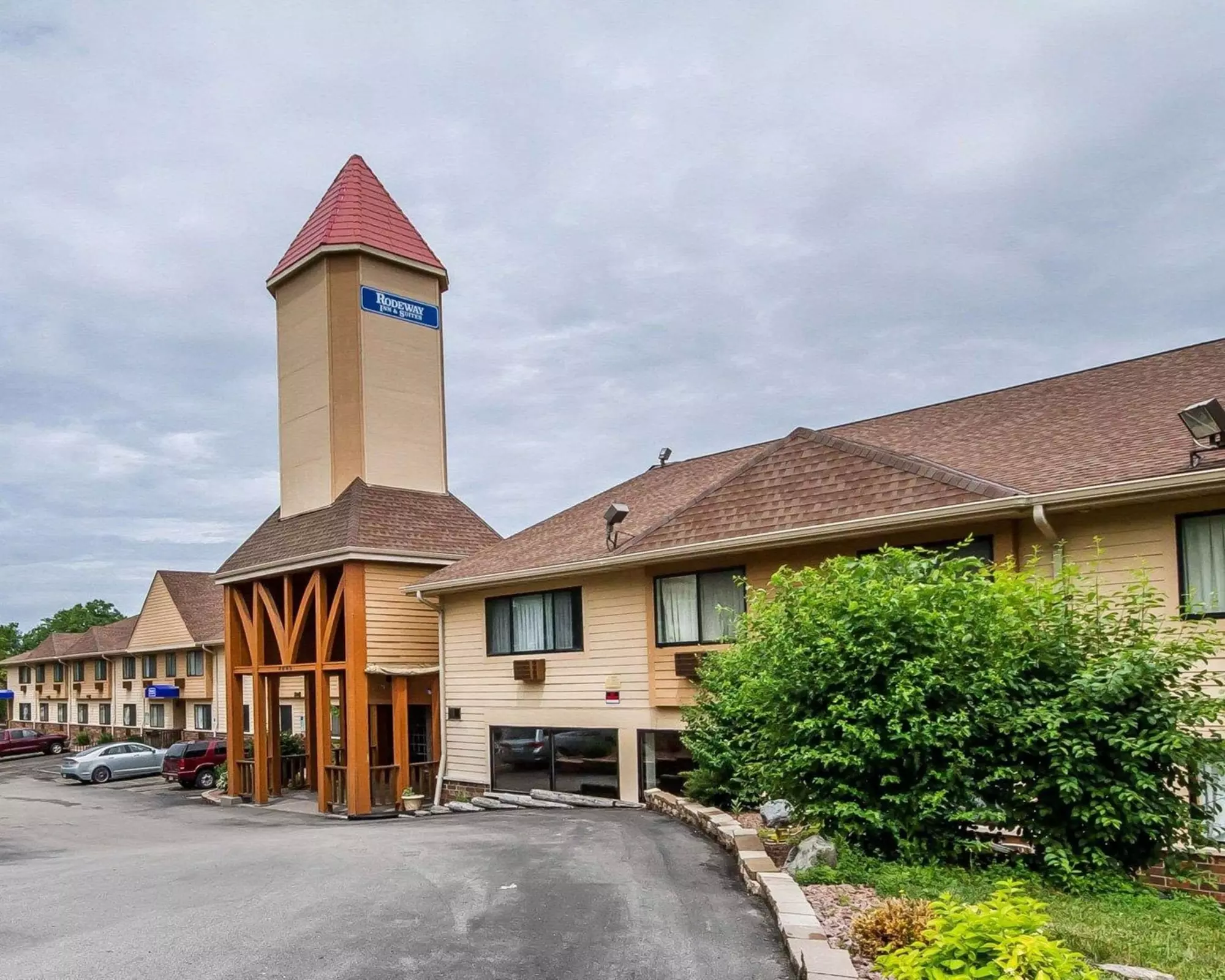 Rodeway Inn & Suites Madison East - Primary Image