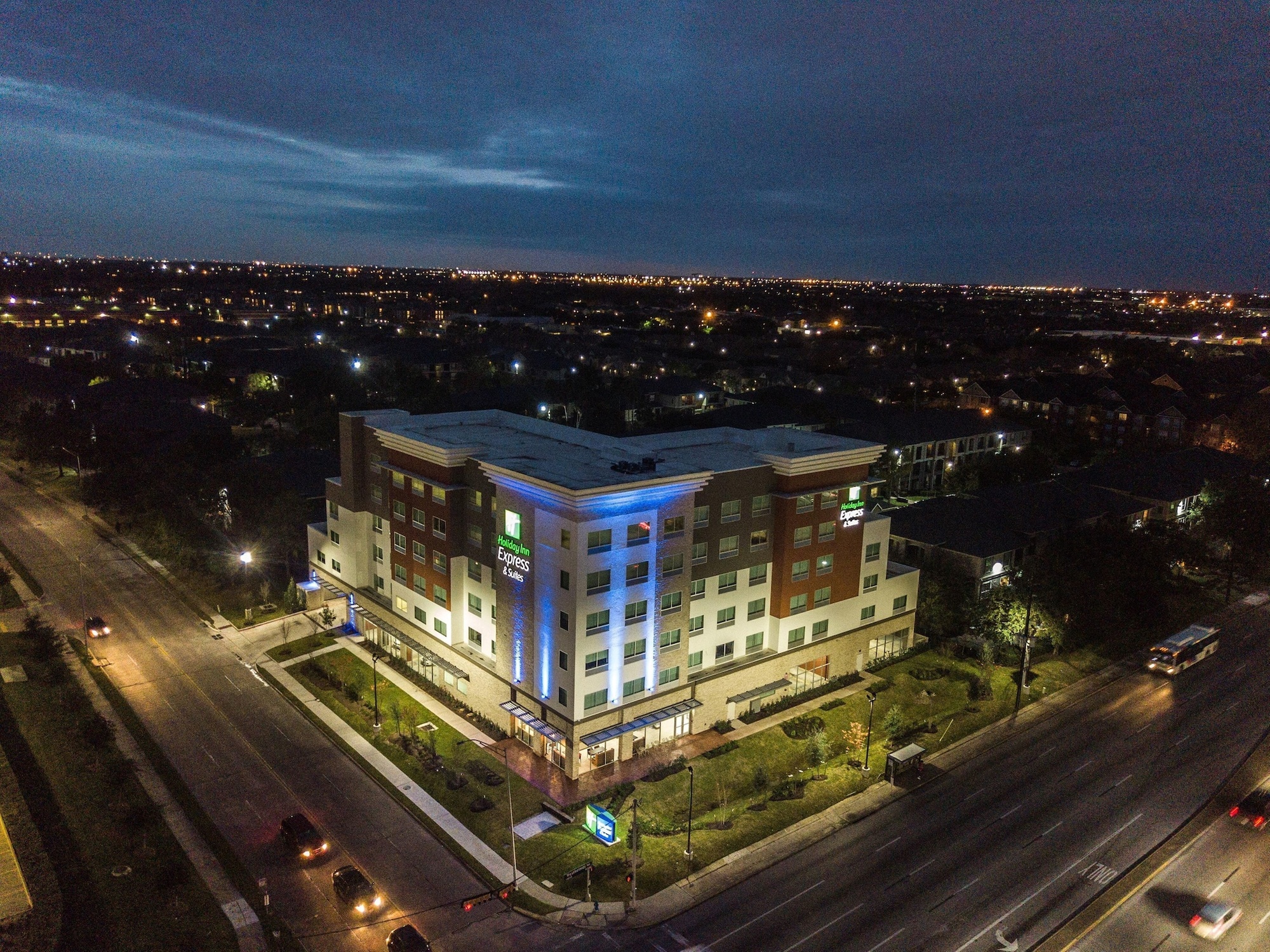 Holiday Inn Express and Suites Houston Westchase - Westheimer by IHG