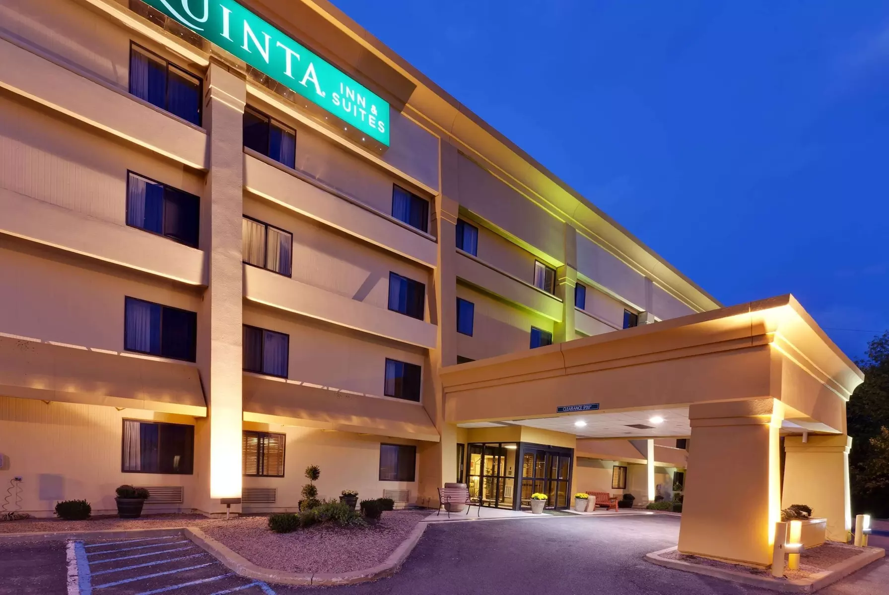 La Quinta Inn & Suites by Wyndham Plattsburgh - Primary Image