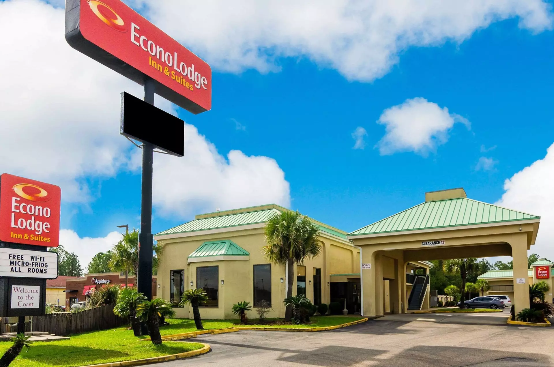 Econo Lodge Inn & Suites - Primary Image