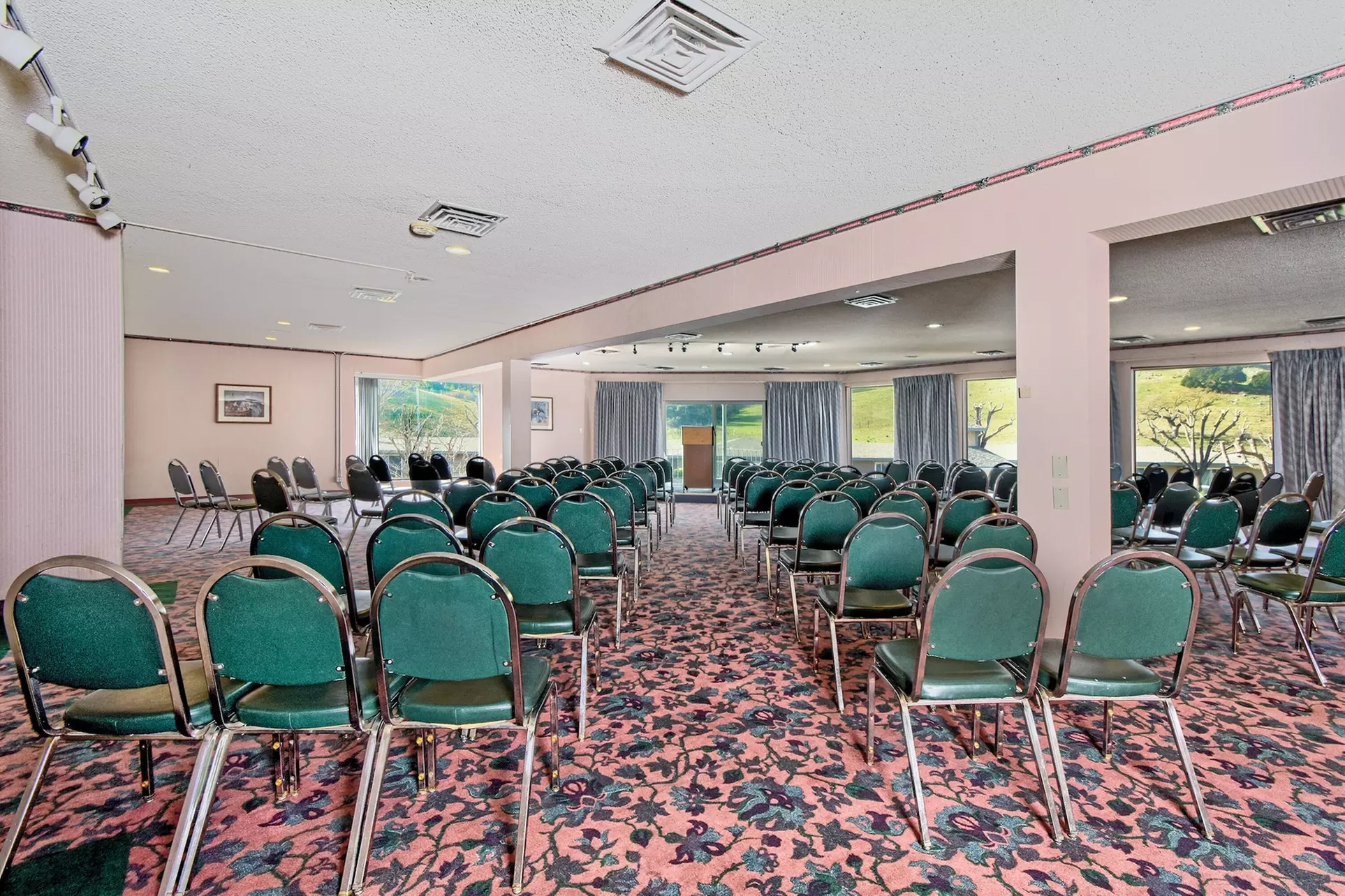 Days Inn by Wyndham Novato/San Francisco - Primary Image