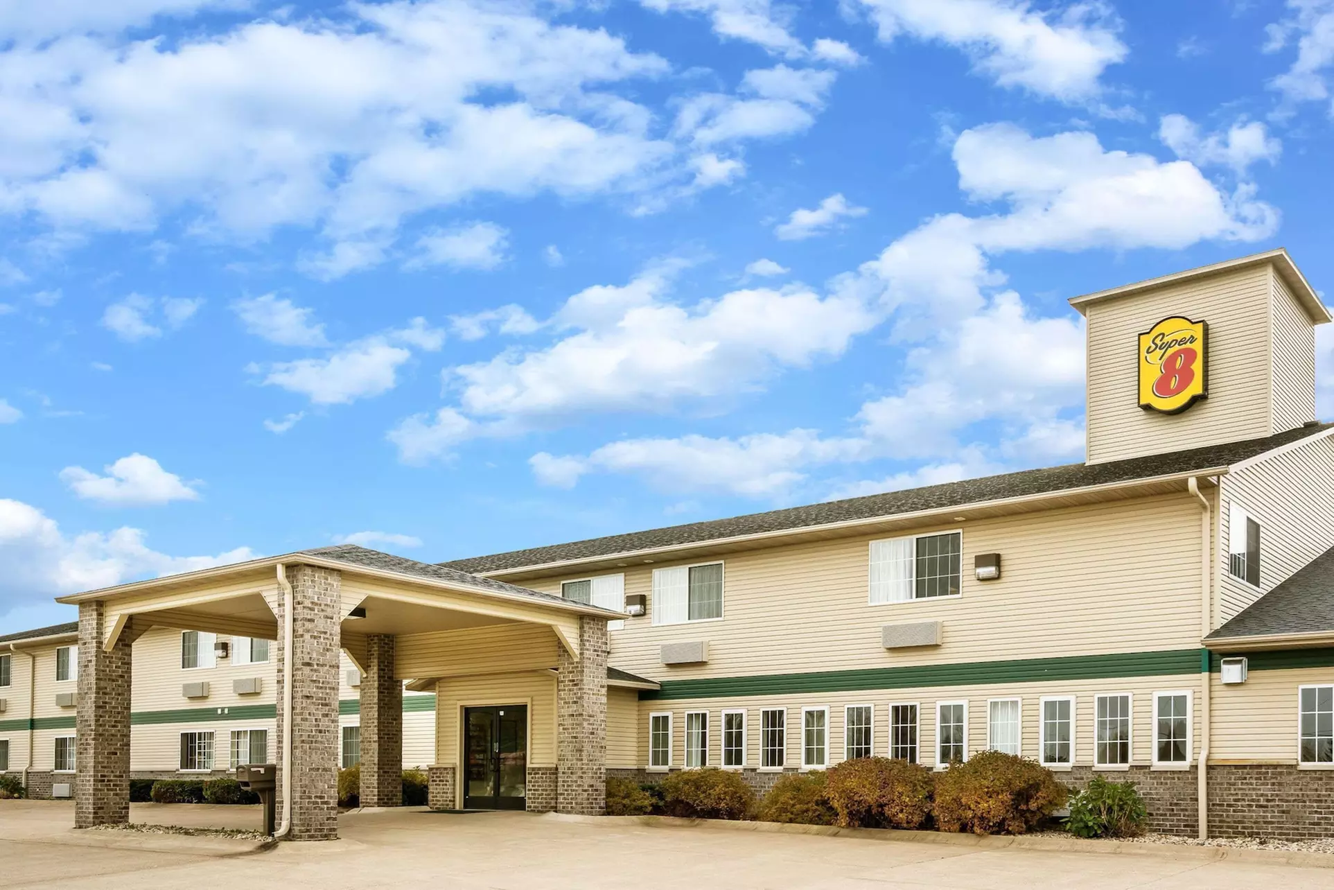 Super 8 by Wyndham Neillsville WI - Primary Image