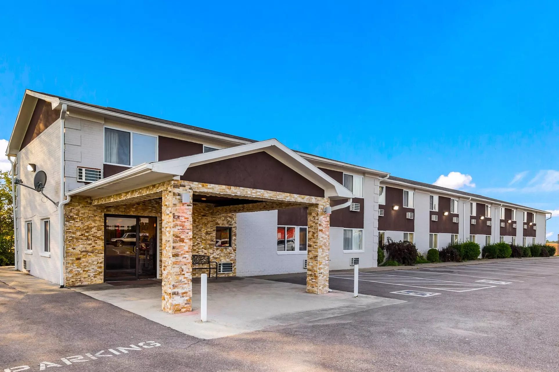 Red Roof Inn Dry Ridge - Primary Image