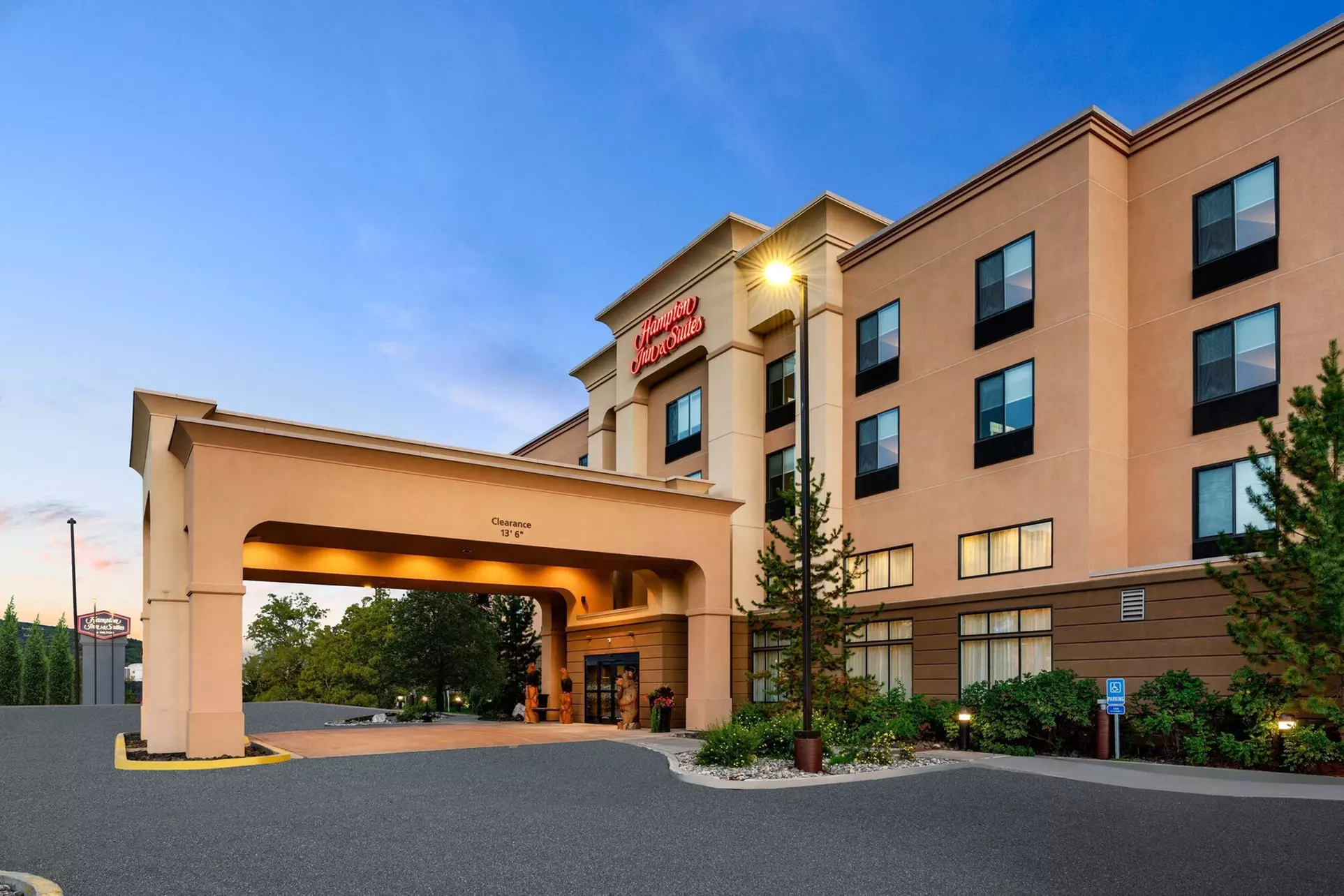 Hampton Inn & Suites Fairbanks - Primary Image