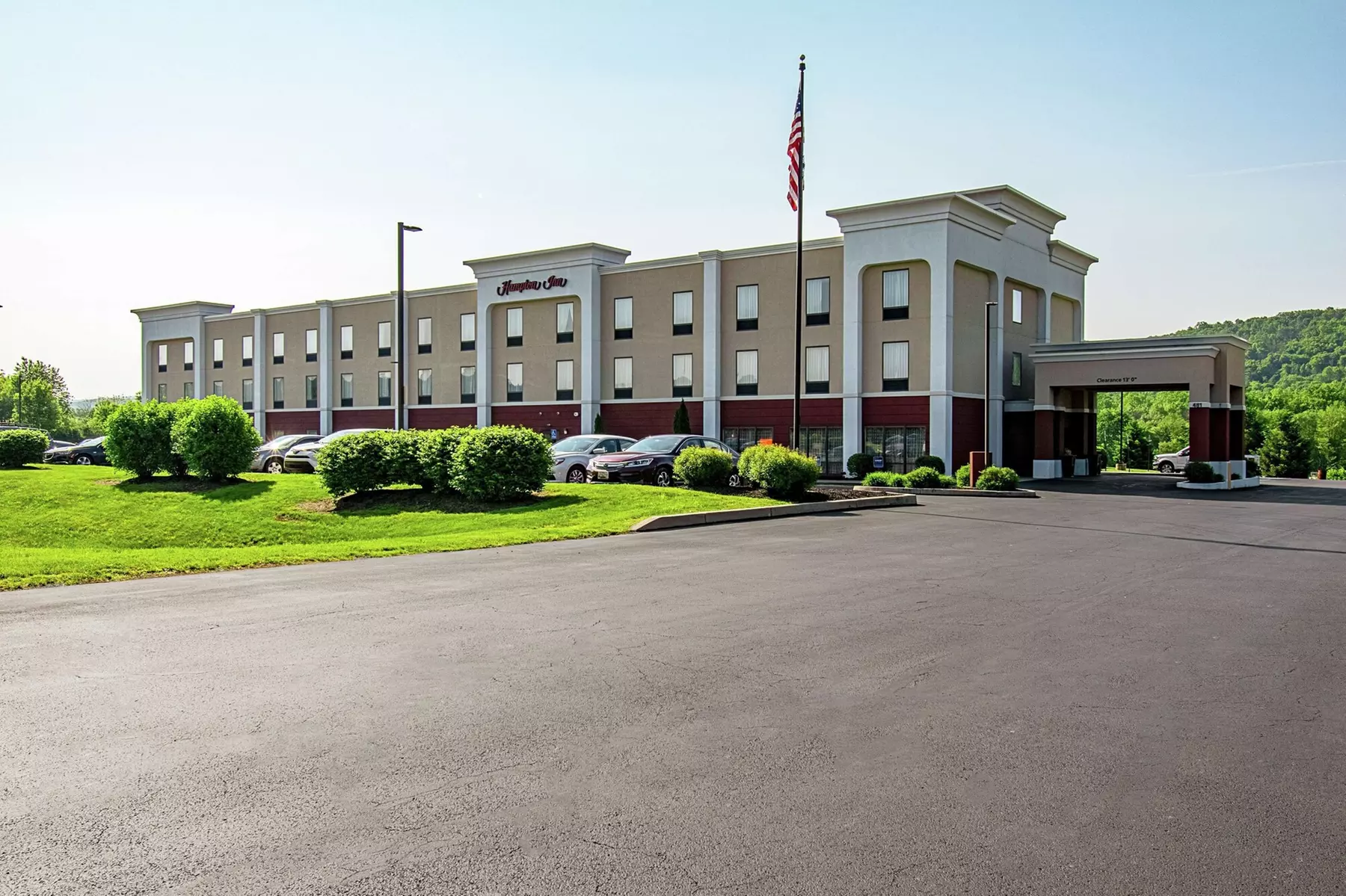 Hampton Inn Pine Grove - Primary Image