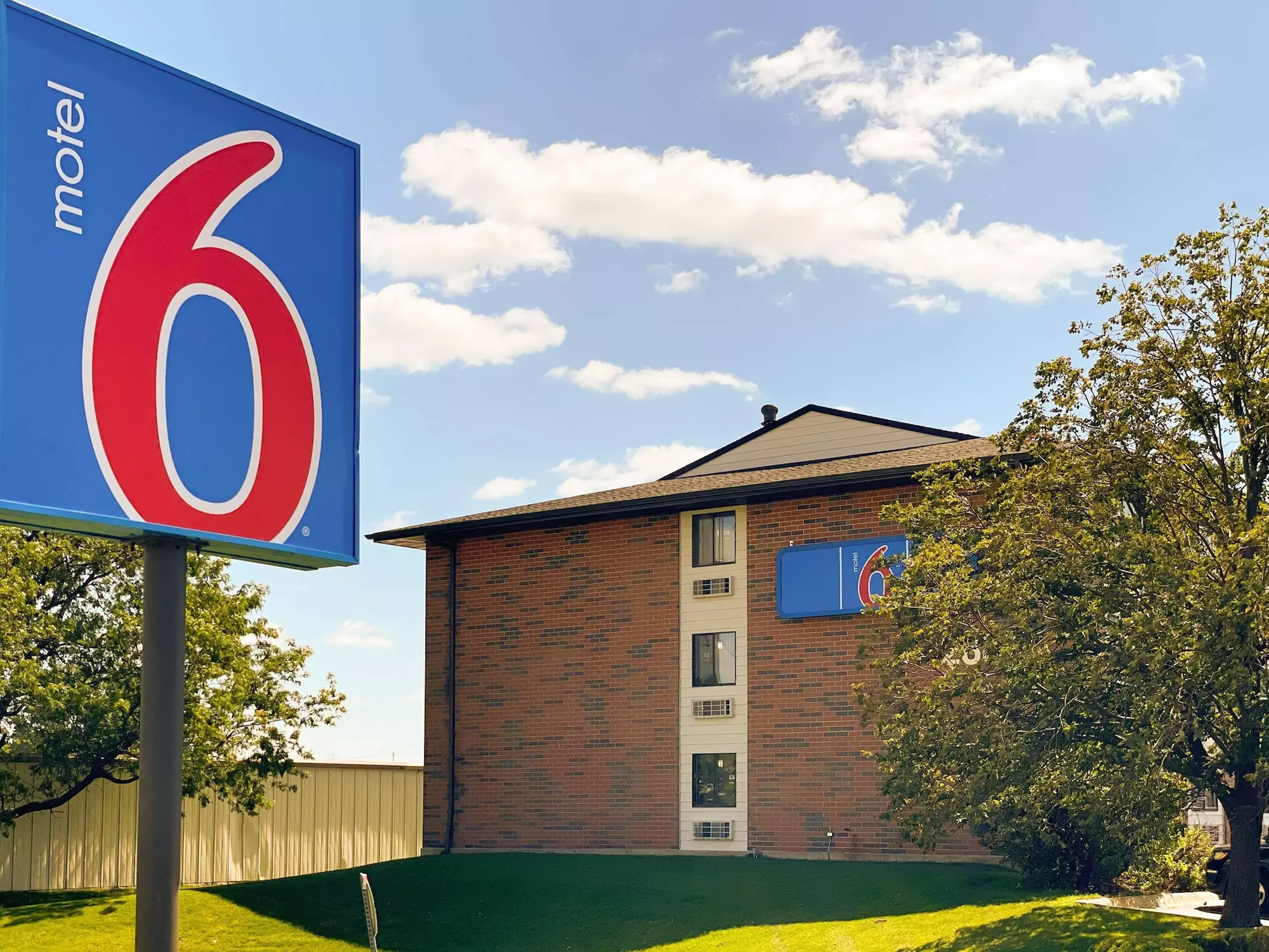 Motel 6 Elk Grove Village, IL - O'Hare - Primary Image