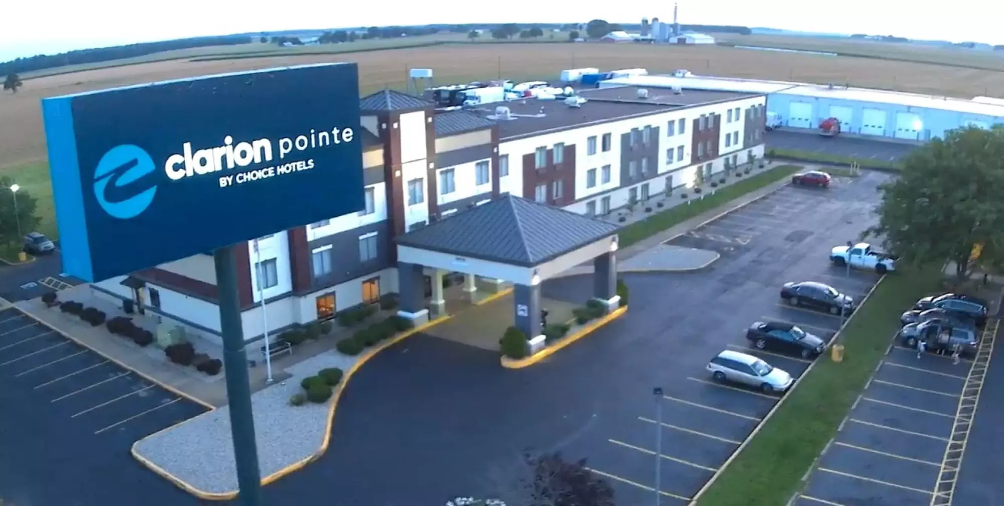 Clarion Pointe Evansville North - Primary Image