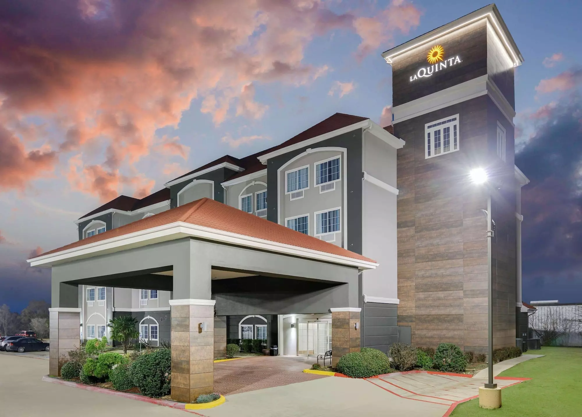 La Quinta Inn & Suites by Wyndham Paris - Primary Image