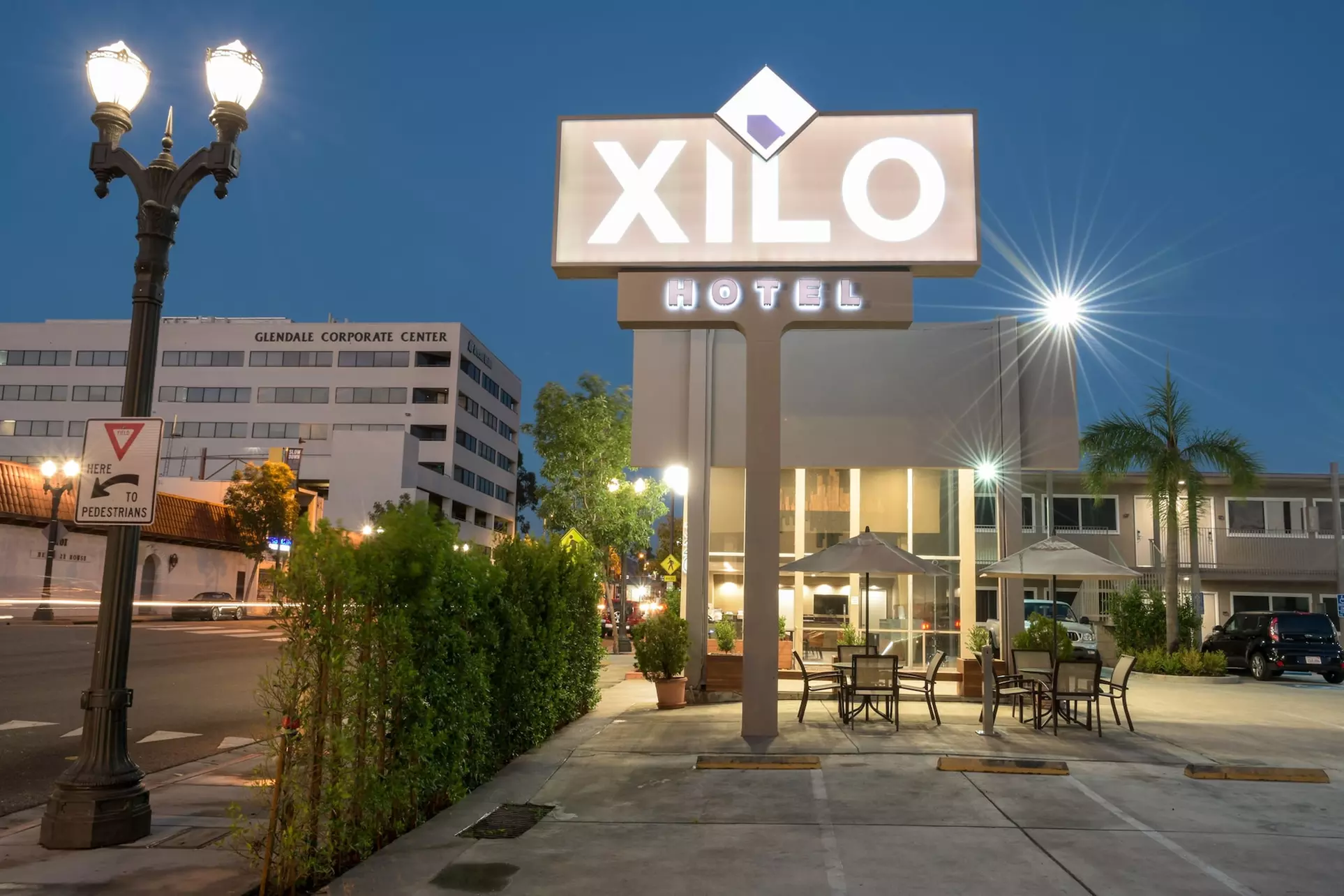 Hotel Xilo Glendale - Primary Image
