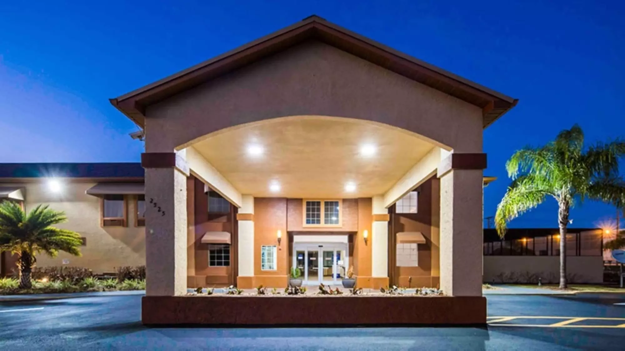 Best Western Mulberry Hotel - Primary Image