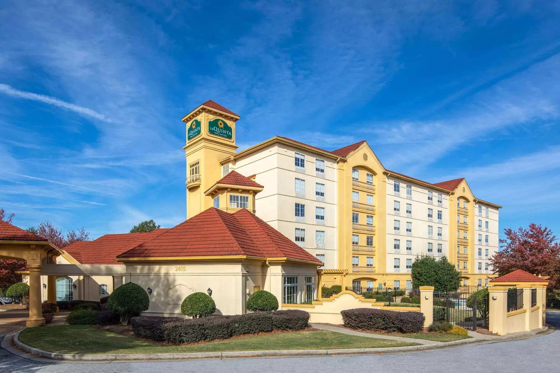 La Quinta Inn & Suites by Wyndham Atlanta Ballpark/Galleria - Primary Image