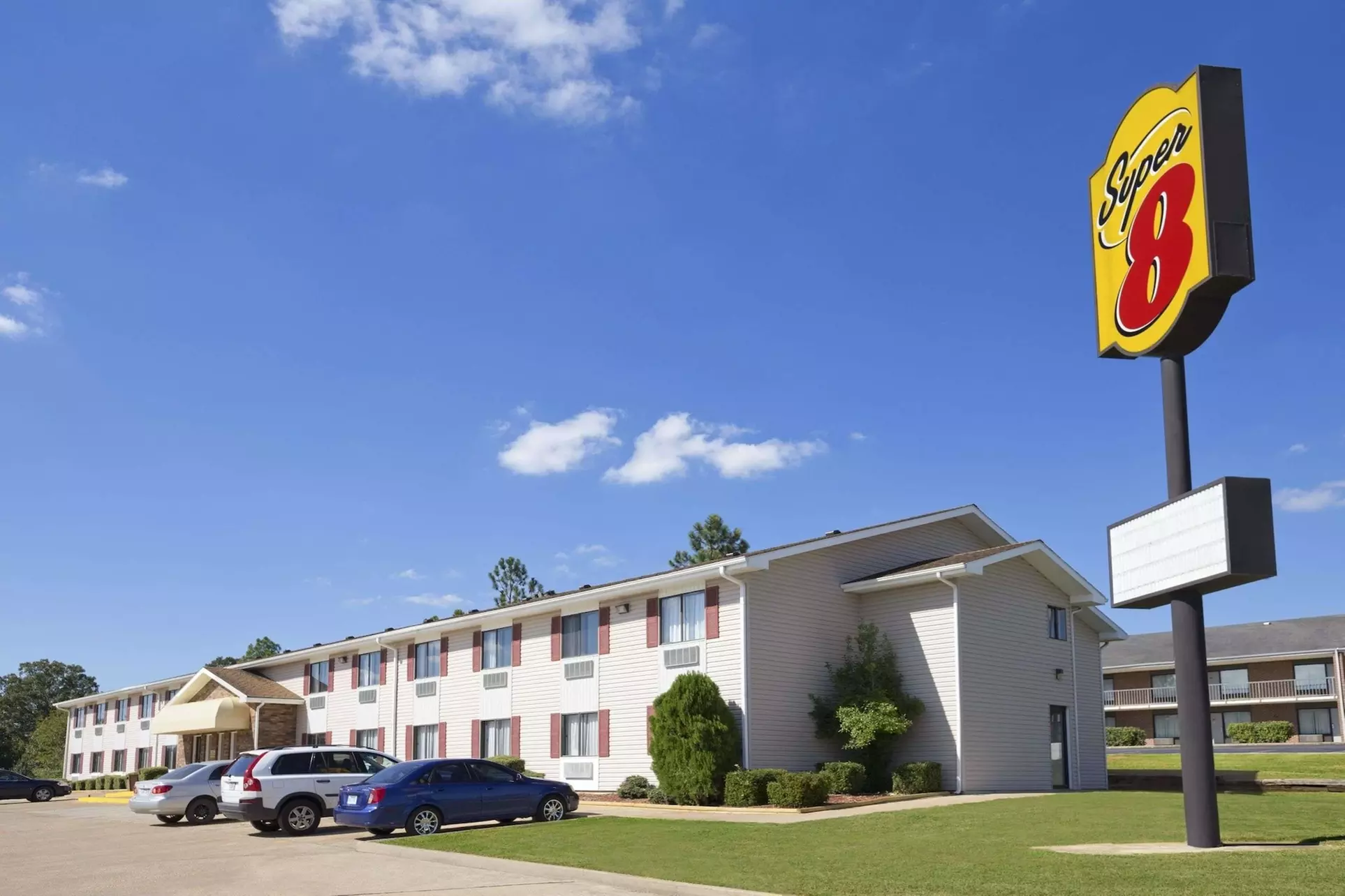 Super 8 by Wyndham Batesville - Primary Image