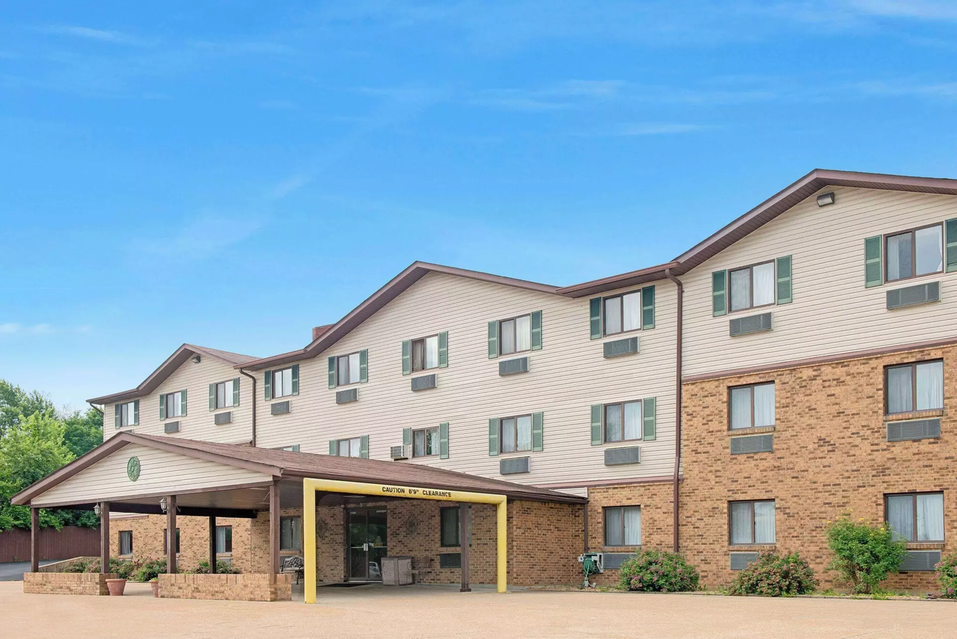 Super 8 by Wyndham St. Clair MO - Primary Image