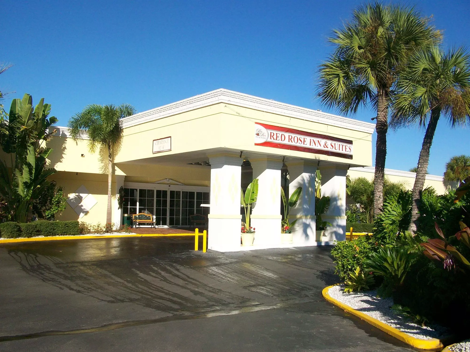 Red Rose Inn & Suites - Primary Image
