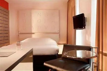 HOTEL GUTENBERG - Second Medium