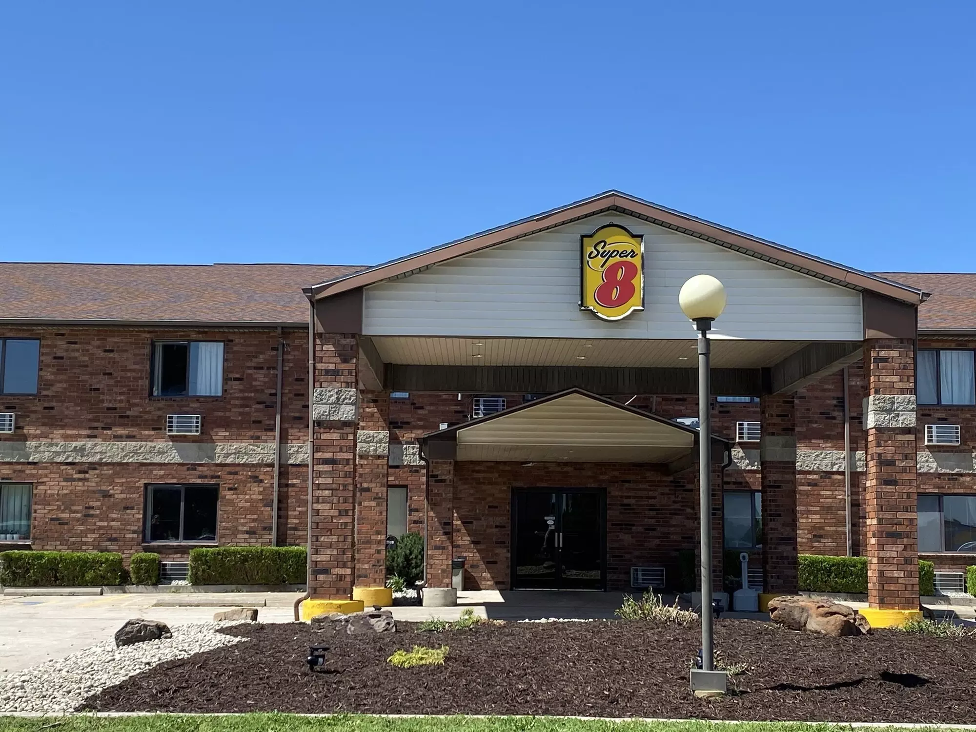 Super 8 by Wyndham Independence KS - Primary Image