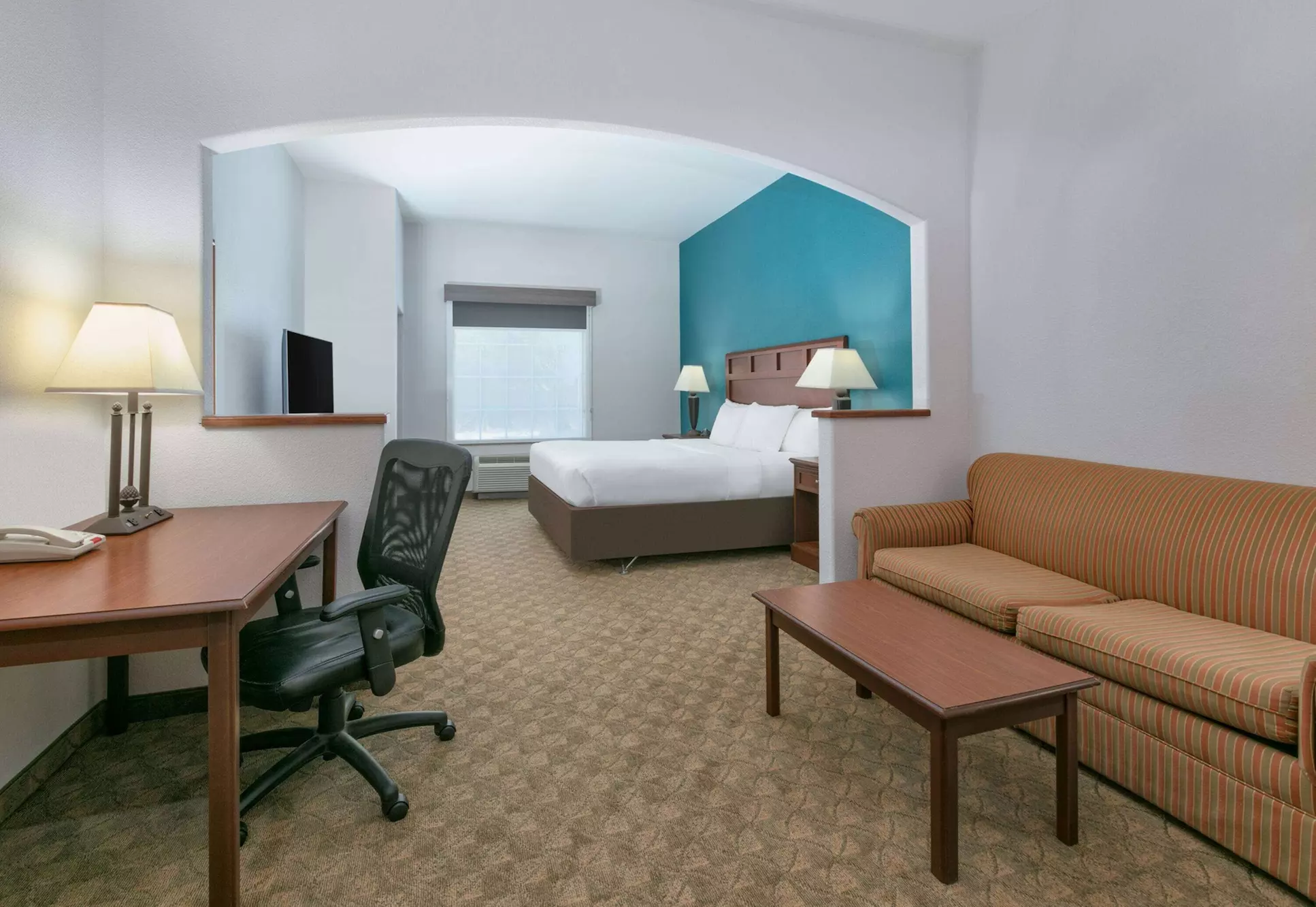Baymont Inn & Suites by Wyndham Glen Rose - Primary Image