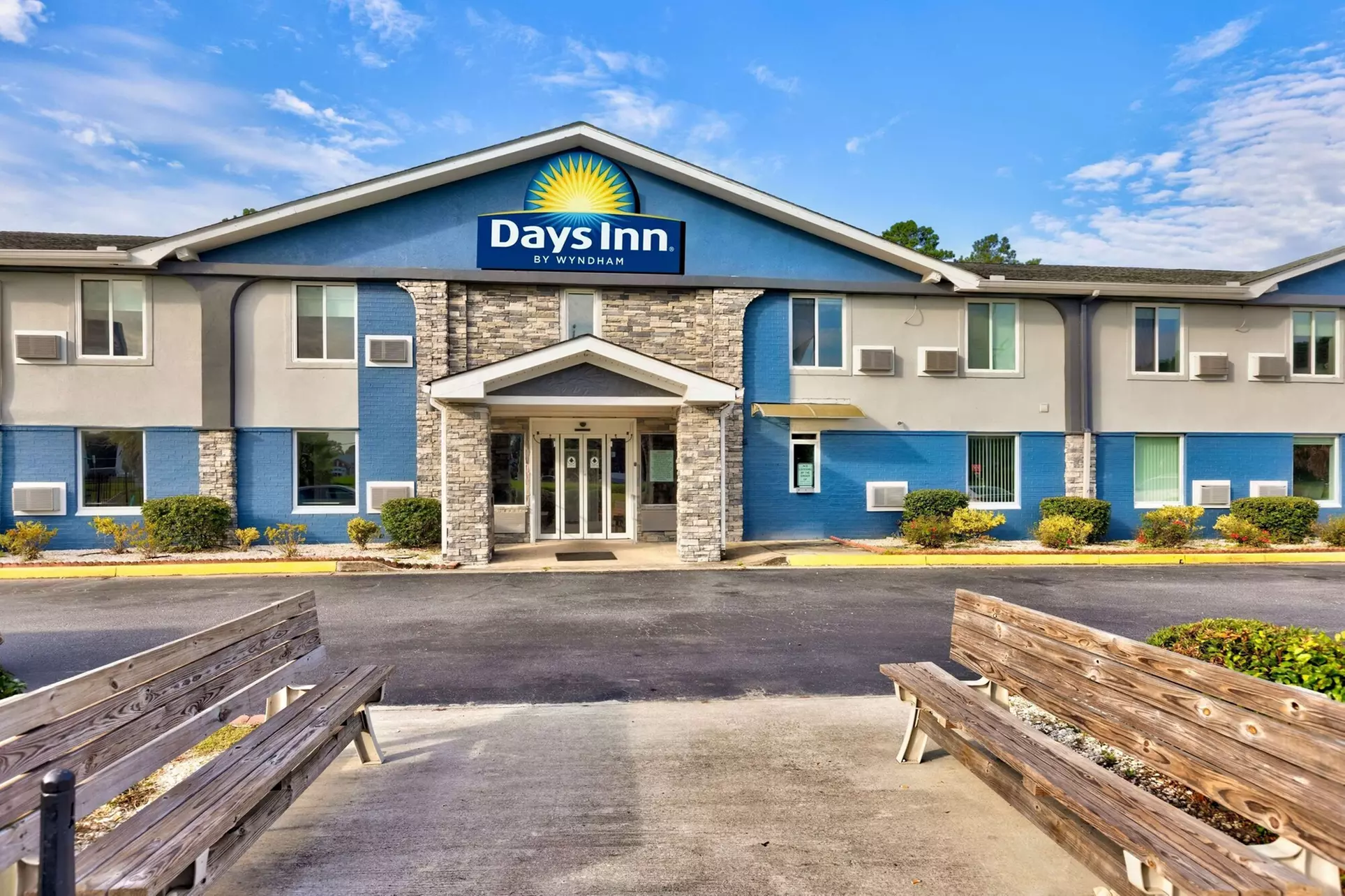 Days Inn by Wyndham Savannah Gateway I-95 - Primary Image