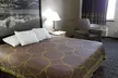 Super 8 by Wyndham Fort Collins - Second Medium
