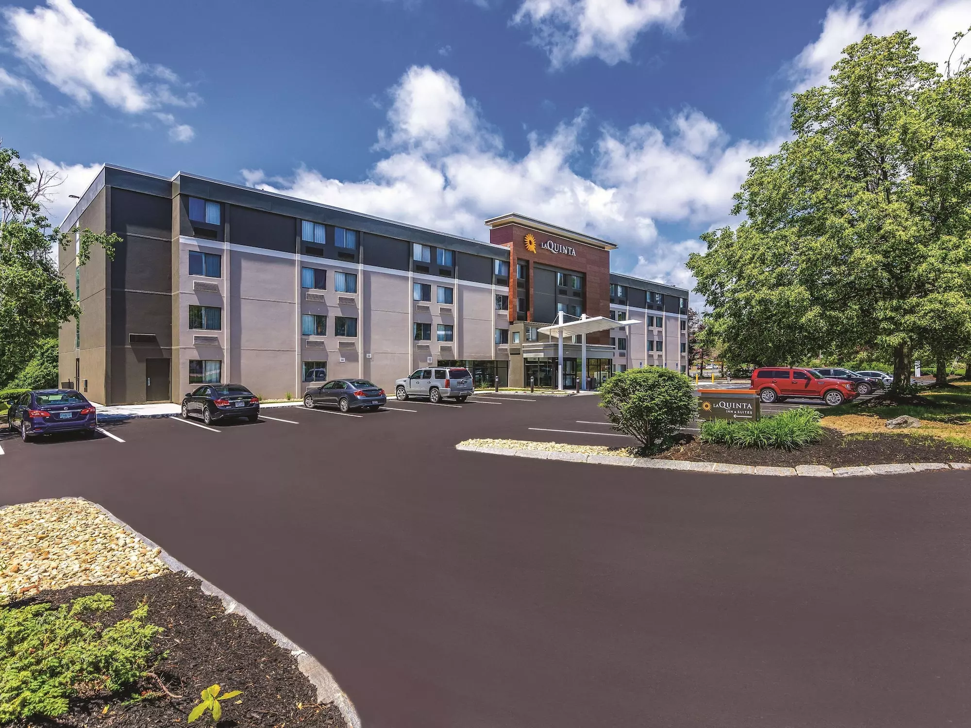 La Quinta Inn & Suites by Wyndham Salem NH - Primary Image