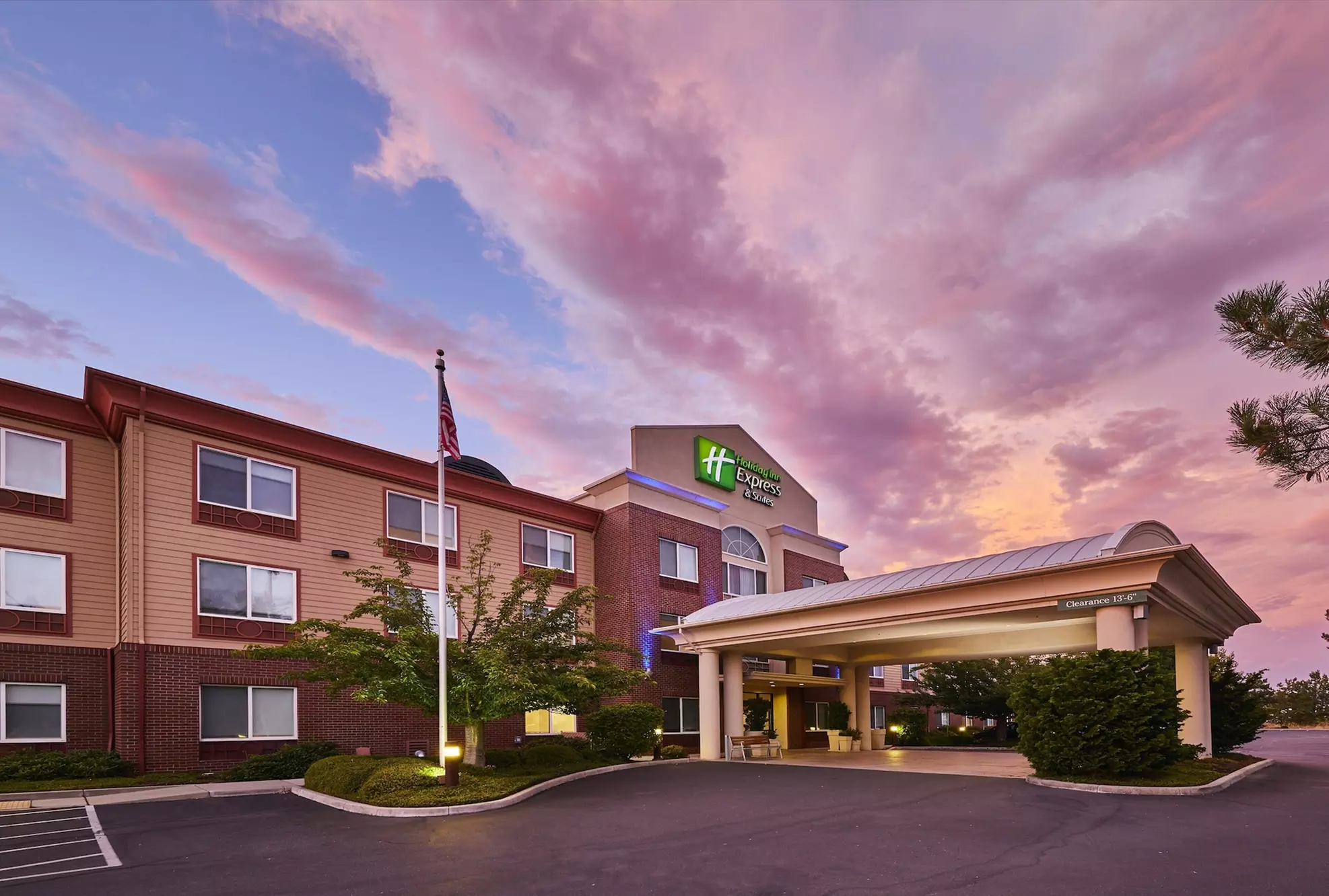Holiday Inn Express Hotel & Suites Medford-Central Point by IHG - Primary Image